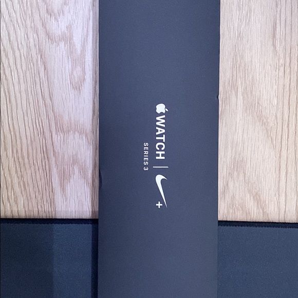 Nike Apple Watch Series 3 42mm - Picture 5 of 5